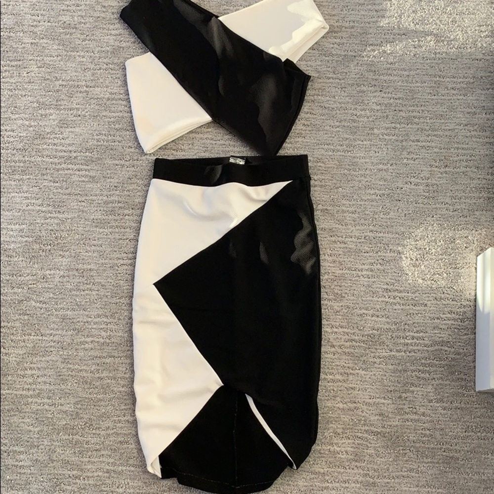 Black/White 2-Piece Set, Size Small